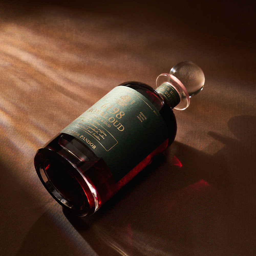 59th Royal Amber Collection Diffusing Gift Box 750ml contains a set of diffusing sticks (8 pieces)